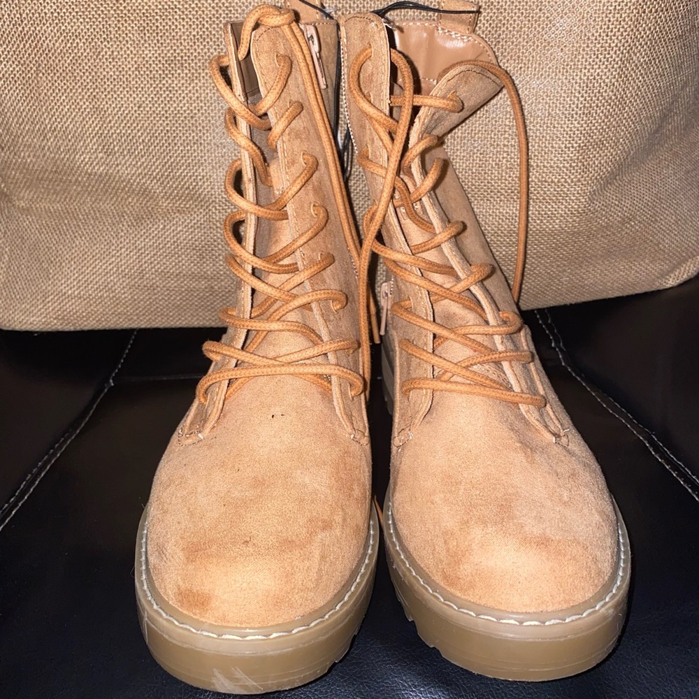 Universal Thread Women’s Size 6.5 Lace Up Combat Boots NWT